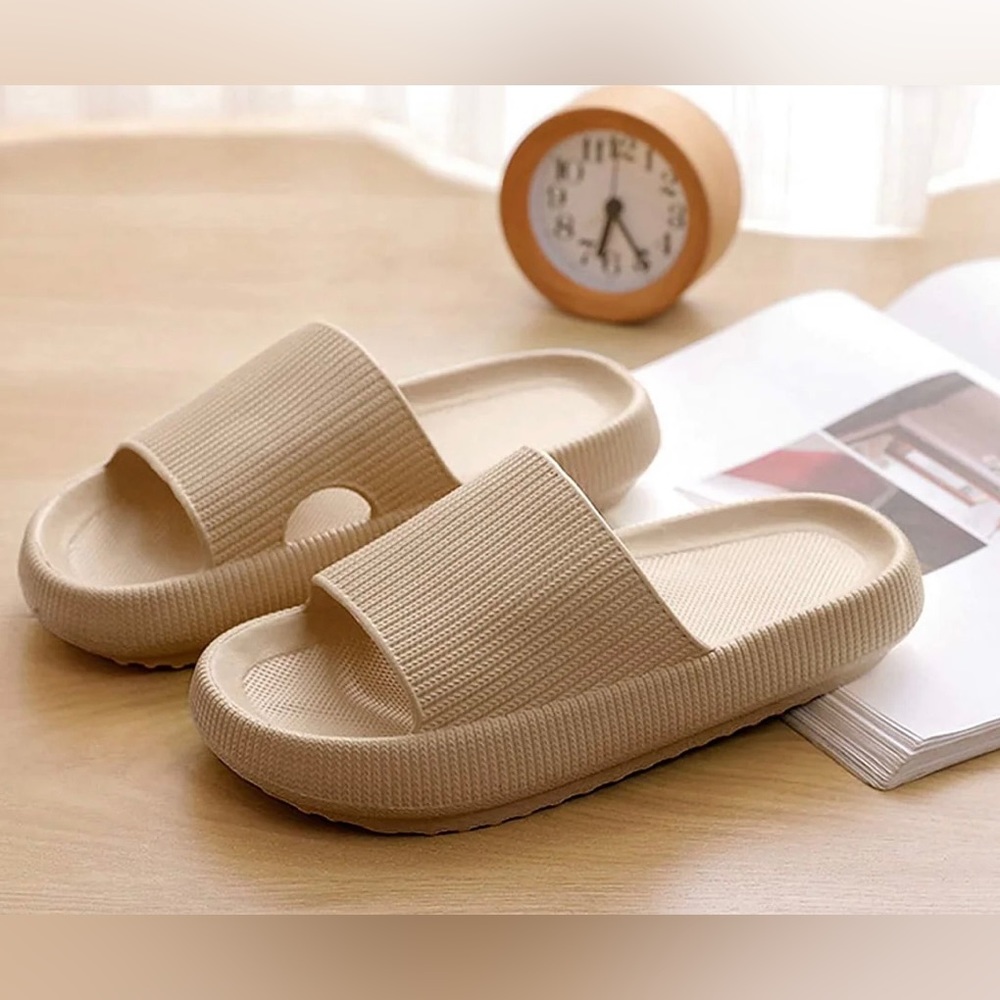 NWT Cloud Slides Sandals / Slippers- Tan / Oat, 7/8